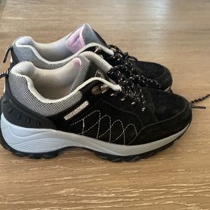 DUCADCROC Shoes  for girl size I don't understand the size it says EUR 37